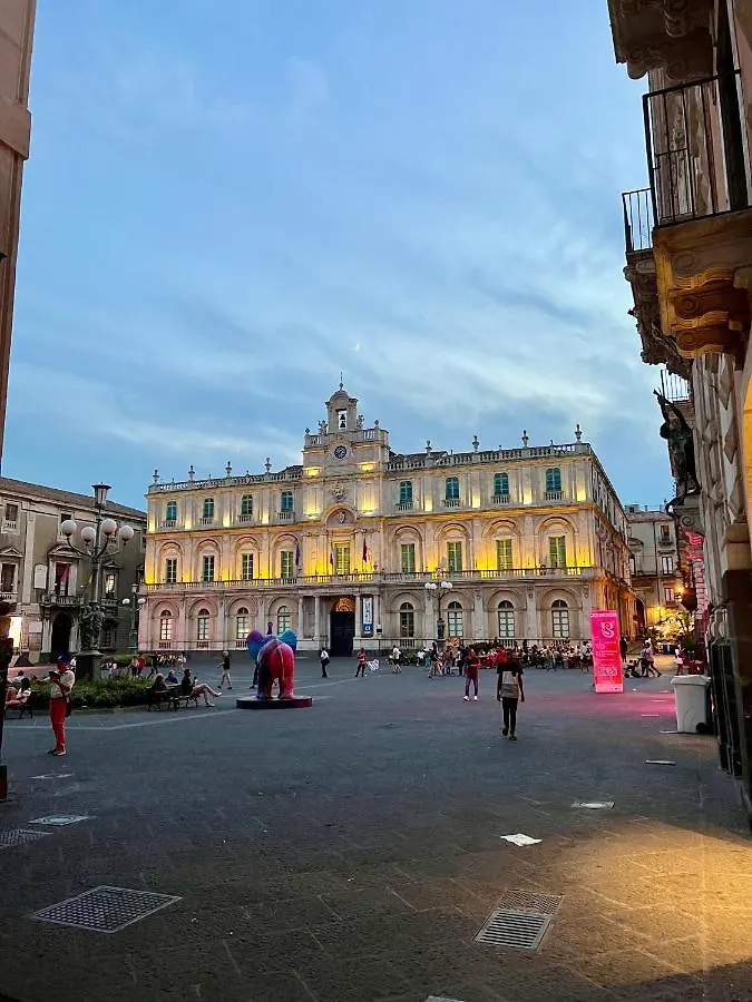 CiuriCiuri Home Appartamento storico nel centro di Catania