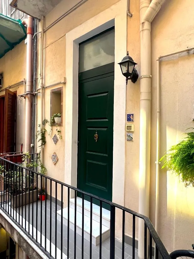 CiuriCiuri Home Appartamento storico nel centro di Catania 0*,  Italia